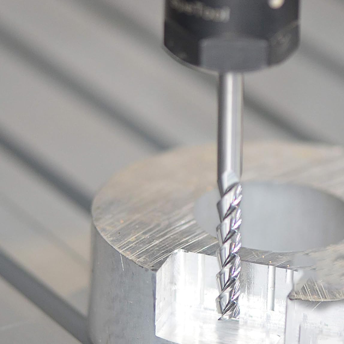 SpeTool EU A01501 Solid Carbide 3 Flutes Aluminium Milling Cutter with 6 mm Cutting Diameter x 18 mm Cutting Length, 6 mm Shank End Mill for Aluminium and Plastic