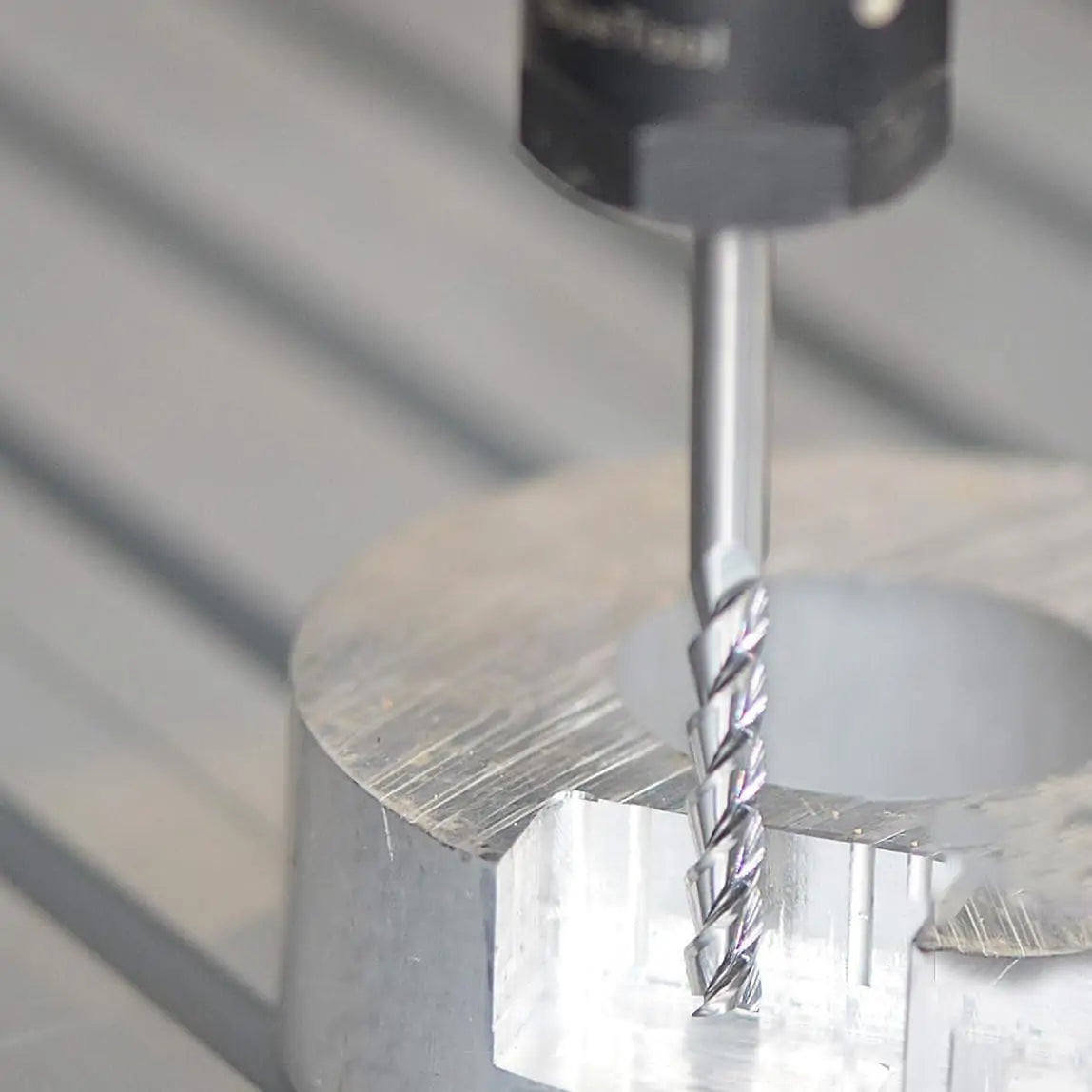 SpeTool EU Extra Long 3 Flutes Aluminium Cutter CNC Milling Cutter with 8 mm Cutting Diameter x 32 mm Cutting Length, 8 mm Shank End Mill for Aluminium and Plastic