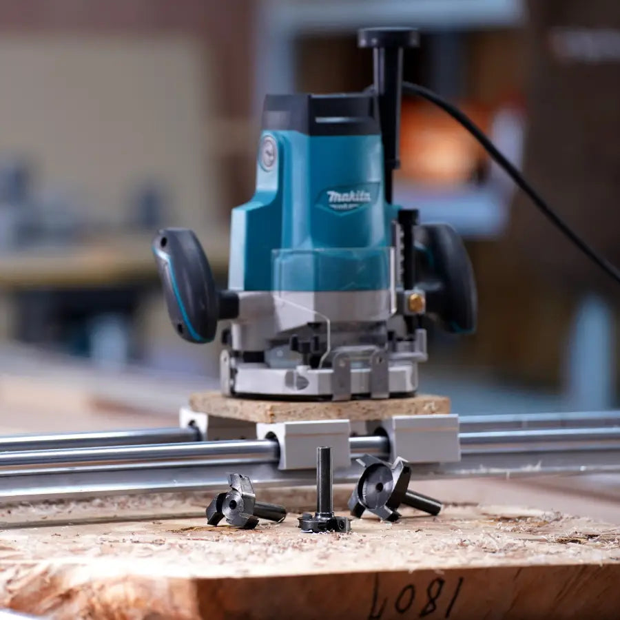 Field‑Test: 1.5‑in vs 2.5‑in Surfacing Bits on the Cratos Router Sled