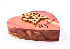 How to make a heart-shaped box for Valentine's Day?